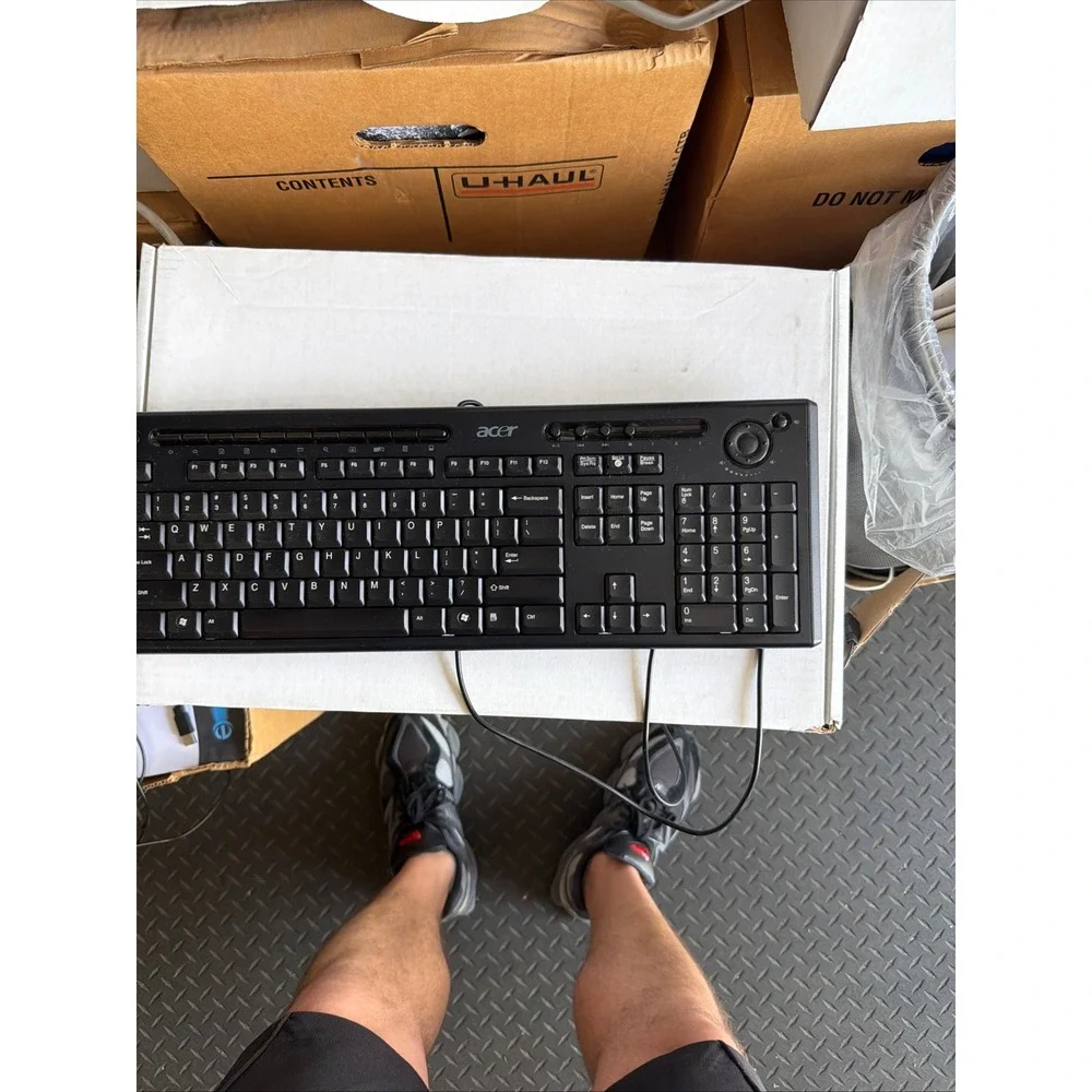Acer Wired Multimedia Keyboard with Volume Dial and Logitech Wireless Mouse Bund
